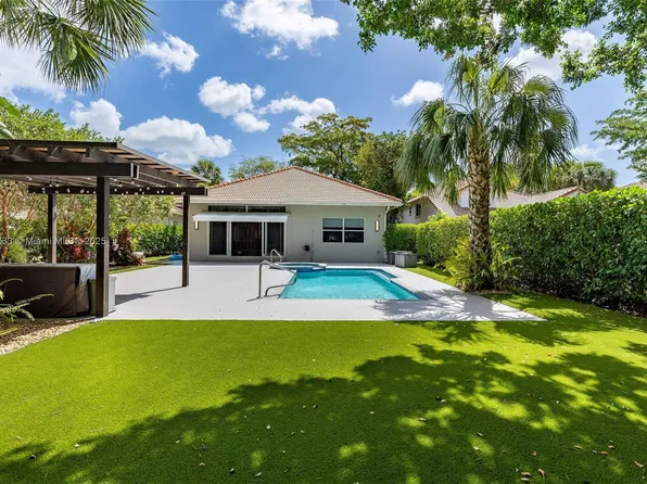 603 Misty Oaks Ln, Pompano Beach, FL 33069