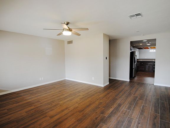 4th image of 140 E La Cienega Ave