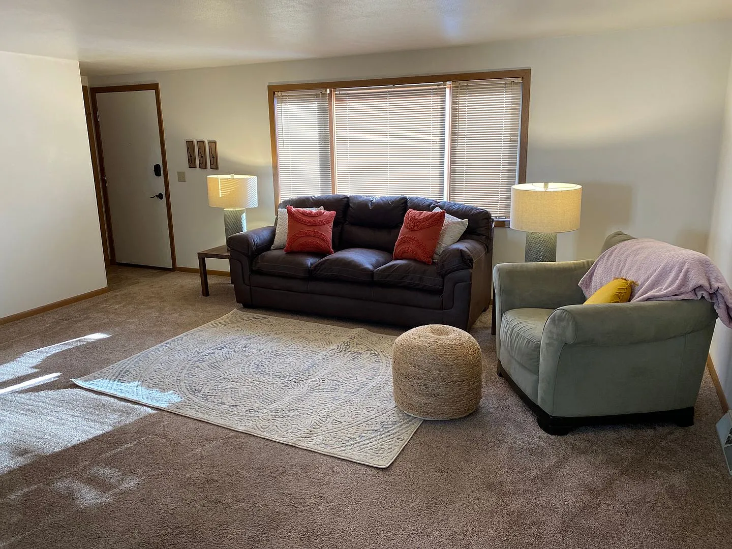 307 S Vine Avenue — Photo 2