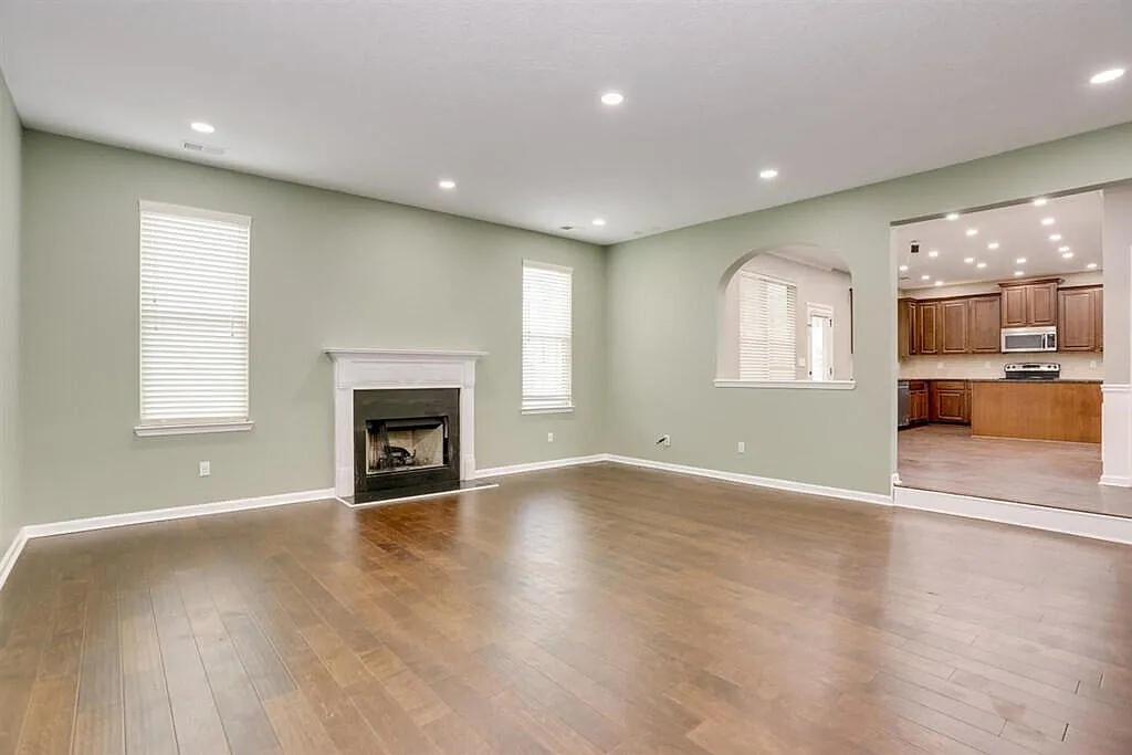 4 bed, 2.5 bath, 3024 sqft, $2,150 — Photo 4