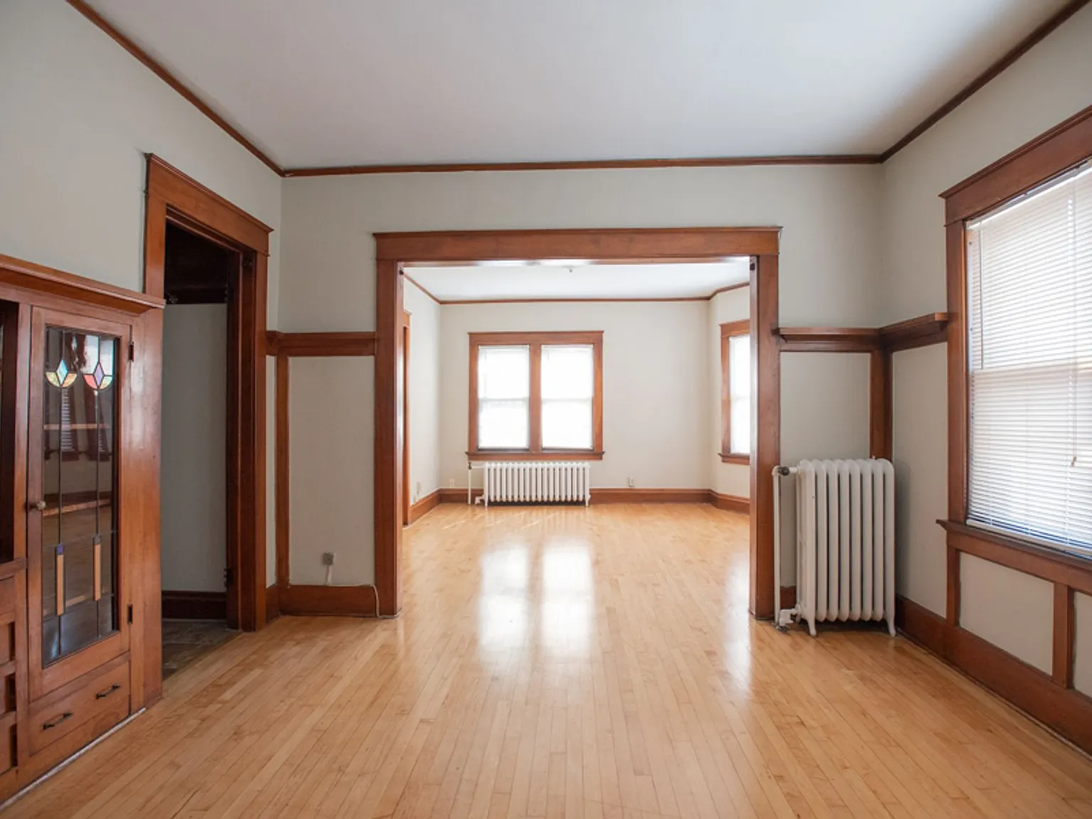 East Side Apartments Near UWM Heat Included — Photo 2