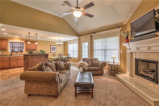 2nd image of 406 Guethlein Dr