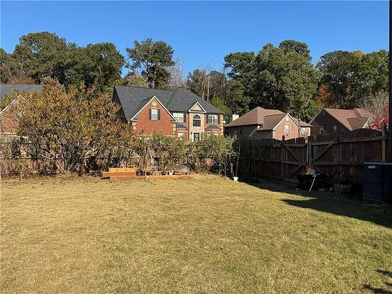 352 Plymstock Dr — Photo 3