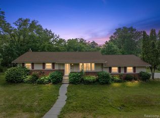 2624 Longview Ave, Rochester Hills, MI 48307