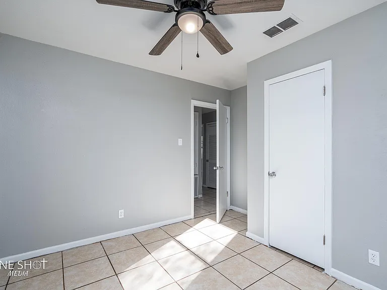 5226 Questa Dr — Photo 25
