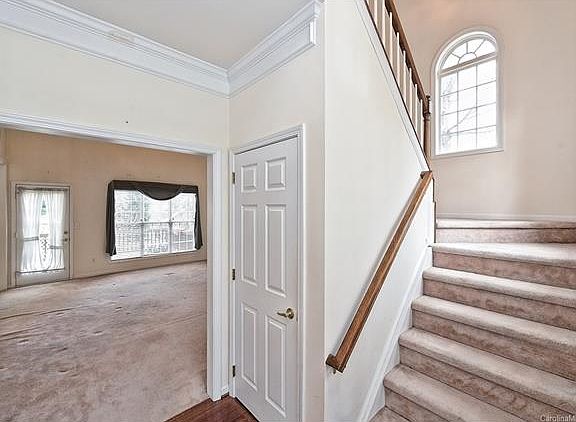 2nd image of 2824 Glen Summit Dr