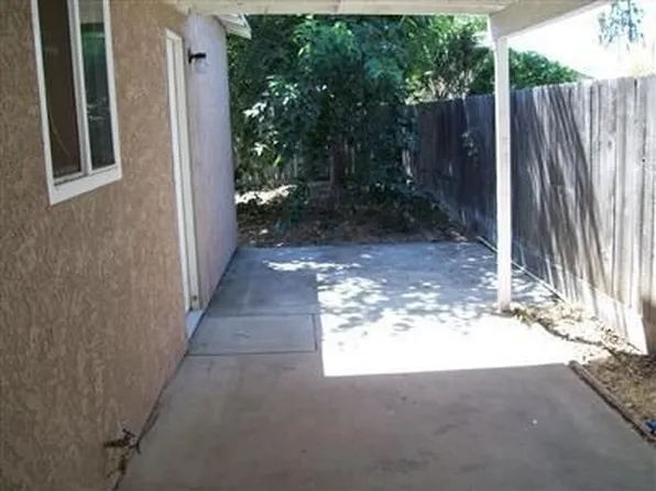 588 I St, Oakdale, CA 95361