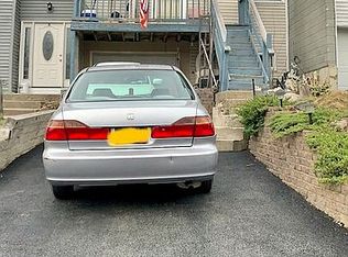 6 Sandburg Ct, Middletown, NY 10941