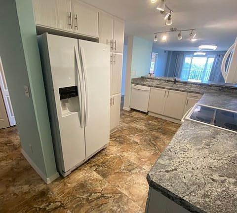 4th image of 4 Oceans West Blvd APT 306A