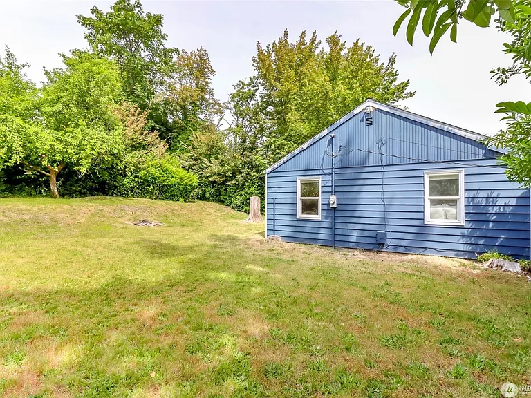 341 Bertha Ave — Photo 14