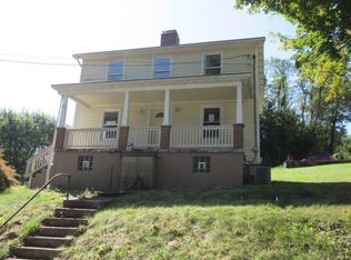 31 Penn St, Manor, PA 15665