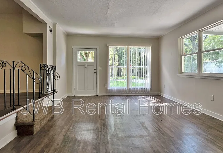 214 Santa Barbara Ave — Photo 7