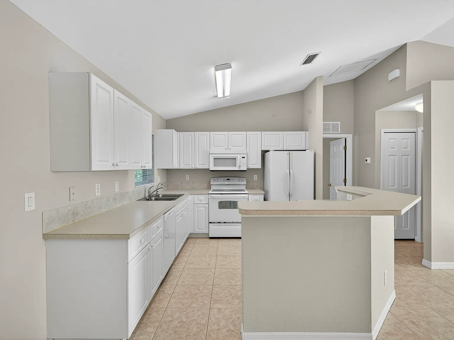 4 bed, 1731 sqft, $1,950 — Photo 4