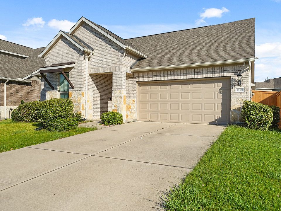 2nd image of 1625 Darwin Cedar Dr