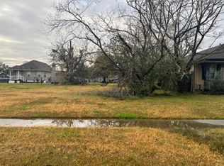 26 W Chalmette Cir, Chalmette, LA 70043