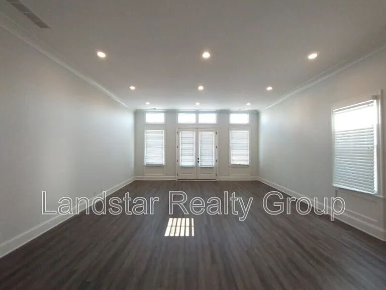 10514 Meeting St #201 — Photo 32