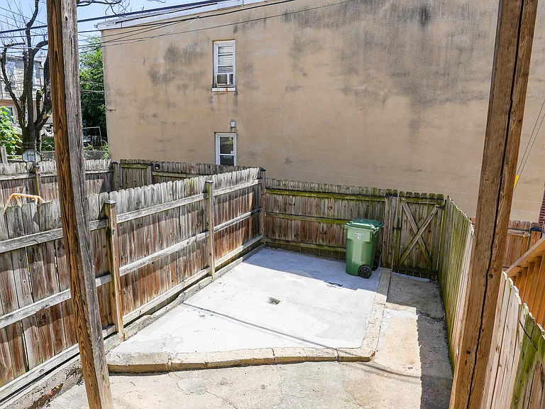 15 N Monroe St — Photo 17