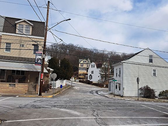 4th image of 111 & 109 E Thwing St