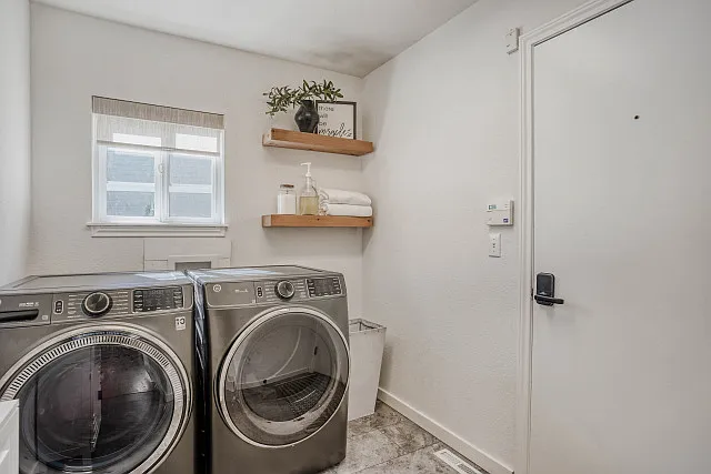 2497 Lexington St — Photo 24