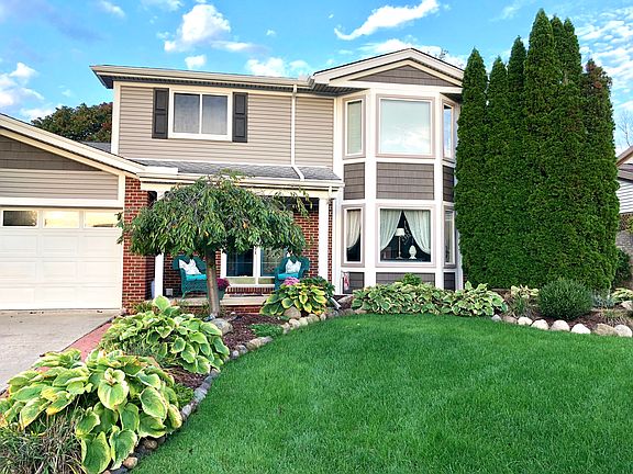2nd image of 26880 Coachlight St
