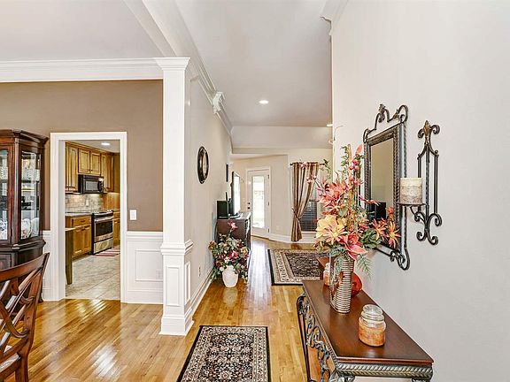 5th image of 137 Bentridge Dr
