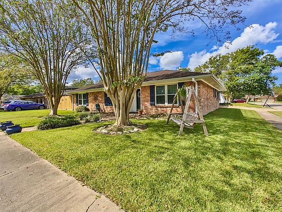 2nd image of 2902 Shady Creek Dr