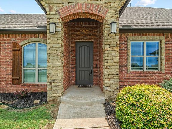 5th image of 2400 Lindsay Ln