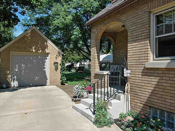3rd image of 414 N Rockford Ave