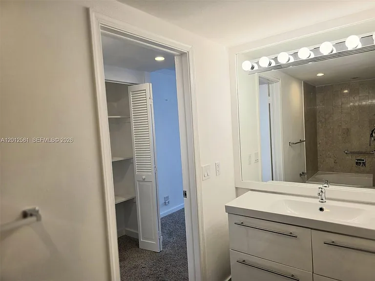 1800 NE 114th St #706 — Photo 14