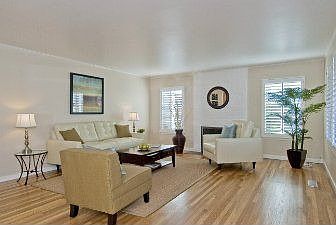 Living room :: 2627 Delaware Ave