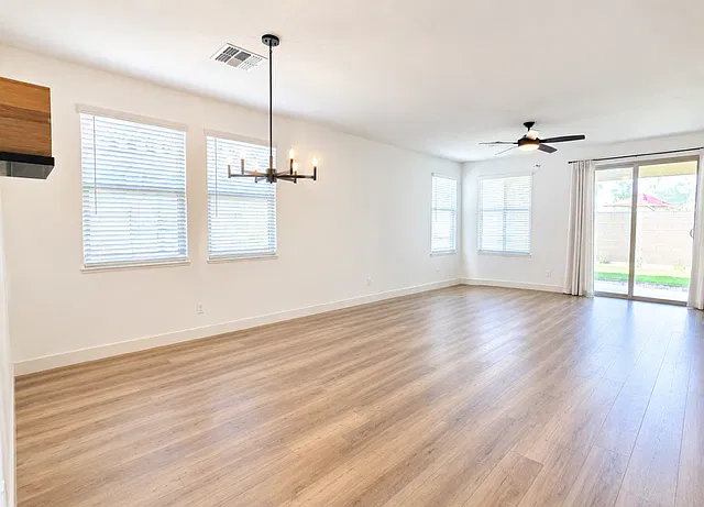 Great Single Level Home in Avondale 3 beds 2 baths!! — Photo 2