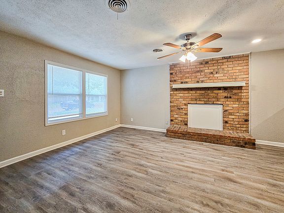 3rd image of 601 Brookfield Dr