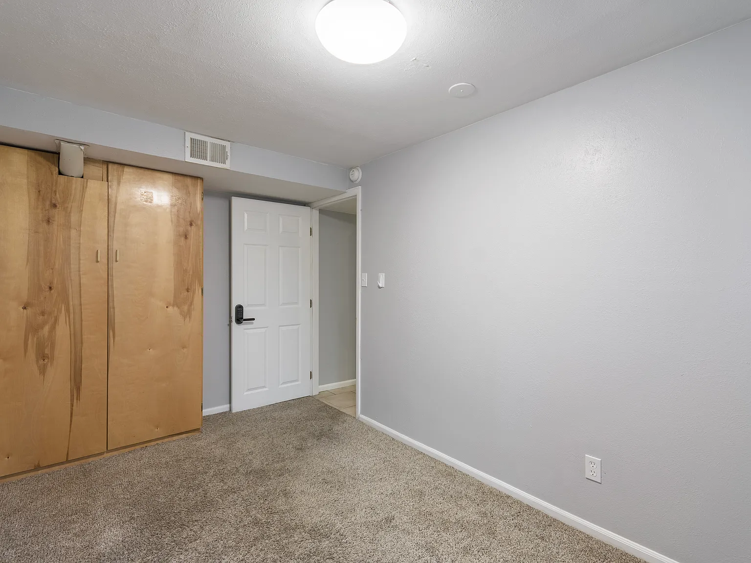 6 bed, 2400 sqft, $675 — Photo 4