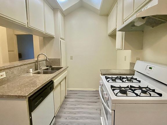 3rd image of 7343 Balboa Blvd APT 101