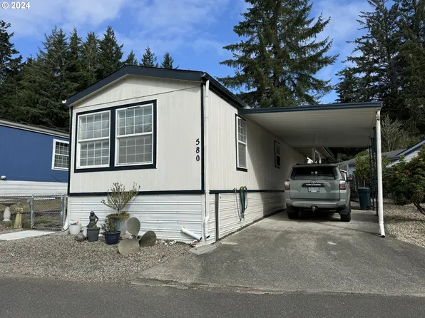 580 Shorepines Pl, Coos Bay, OR 97420