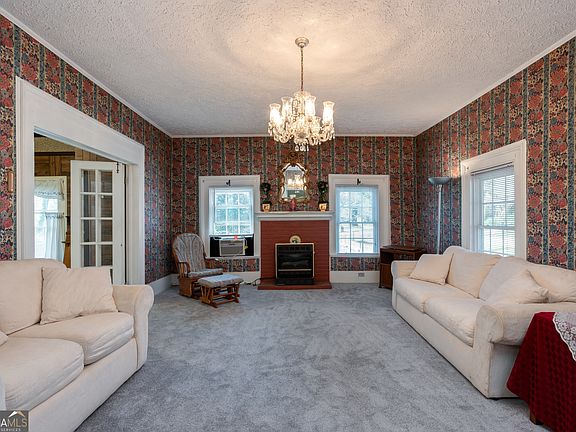 4th image of 170 Fairplay St