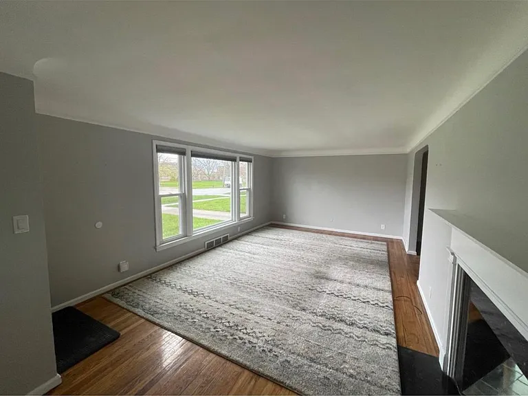 2231 S Green Rd #UP — Photo 2