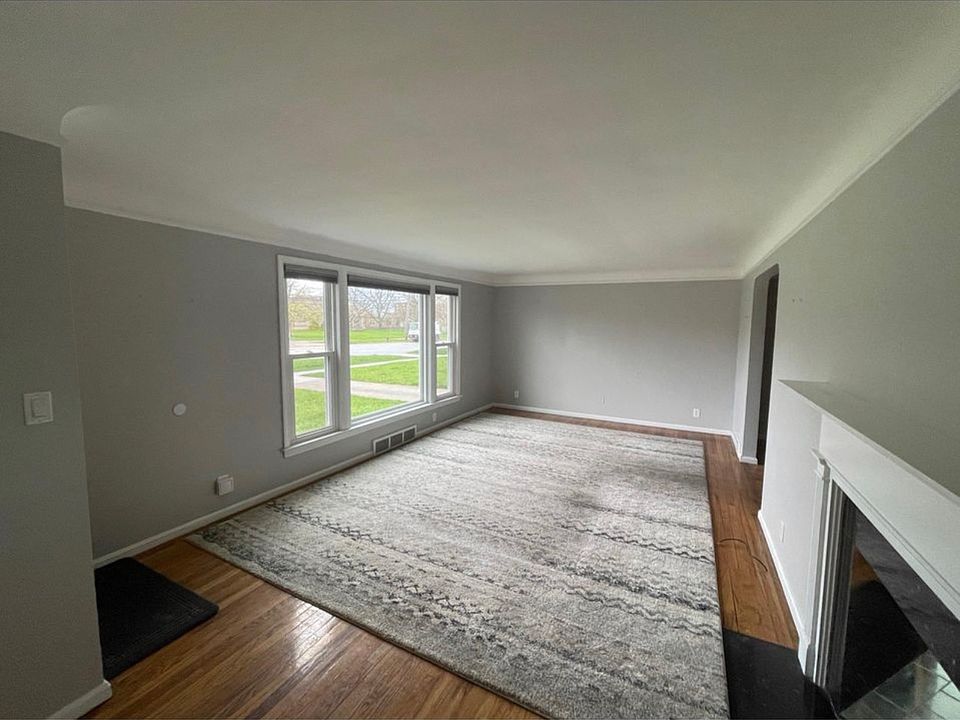 1st image of 2231 S Green Rd #2