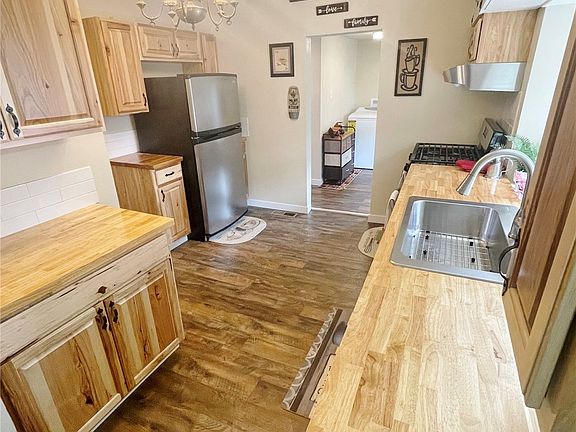 4th image of 7906 Cirque Drive W