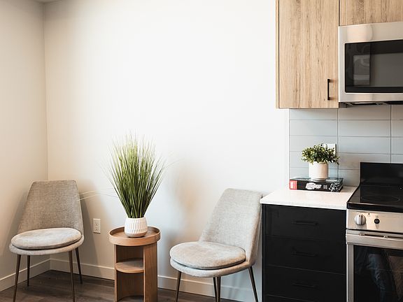 5th image of 513 1st Ave N #1B-1Ba-596Sqft