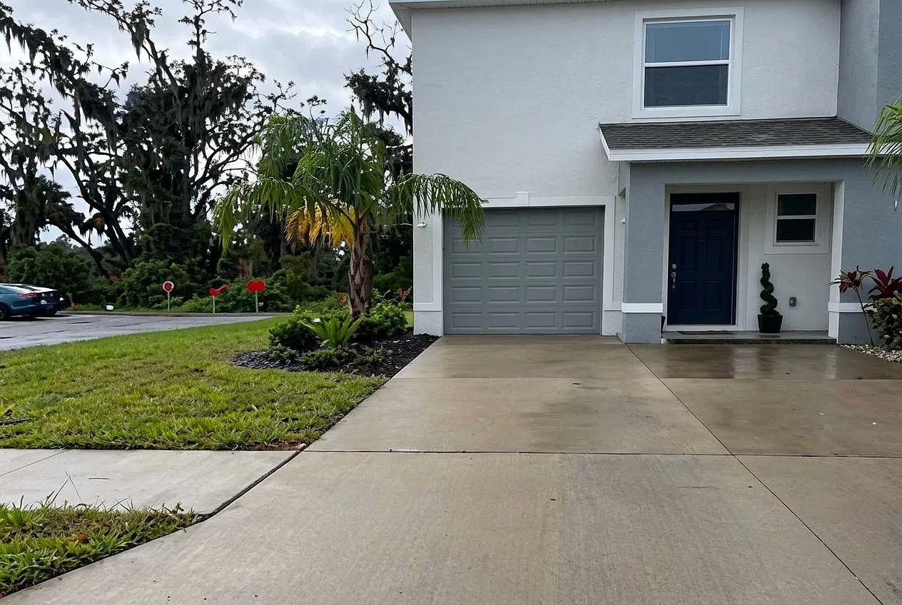 3 bed, 2.5 bath, 1758 sqft, $2,500 — Photo 1