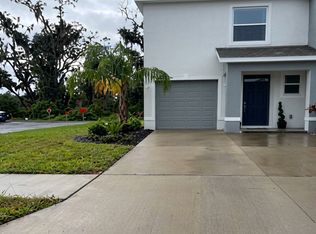 5004 Captain Davis Dr, Wimauma, FL 33598