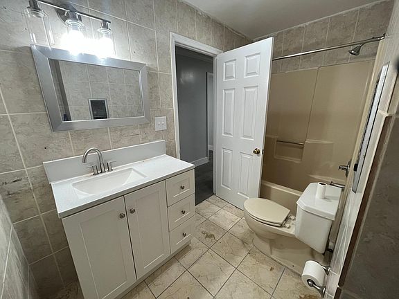 5th image of 2111 Seward Ave Floor 2