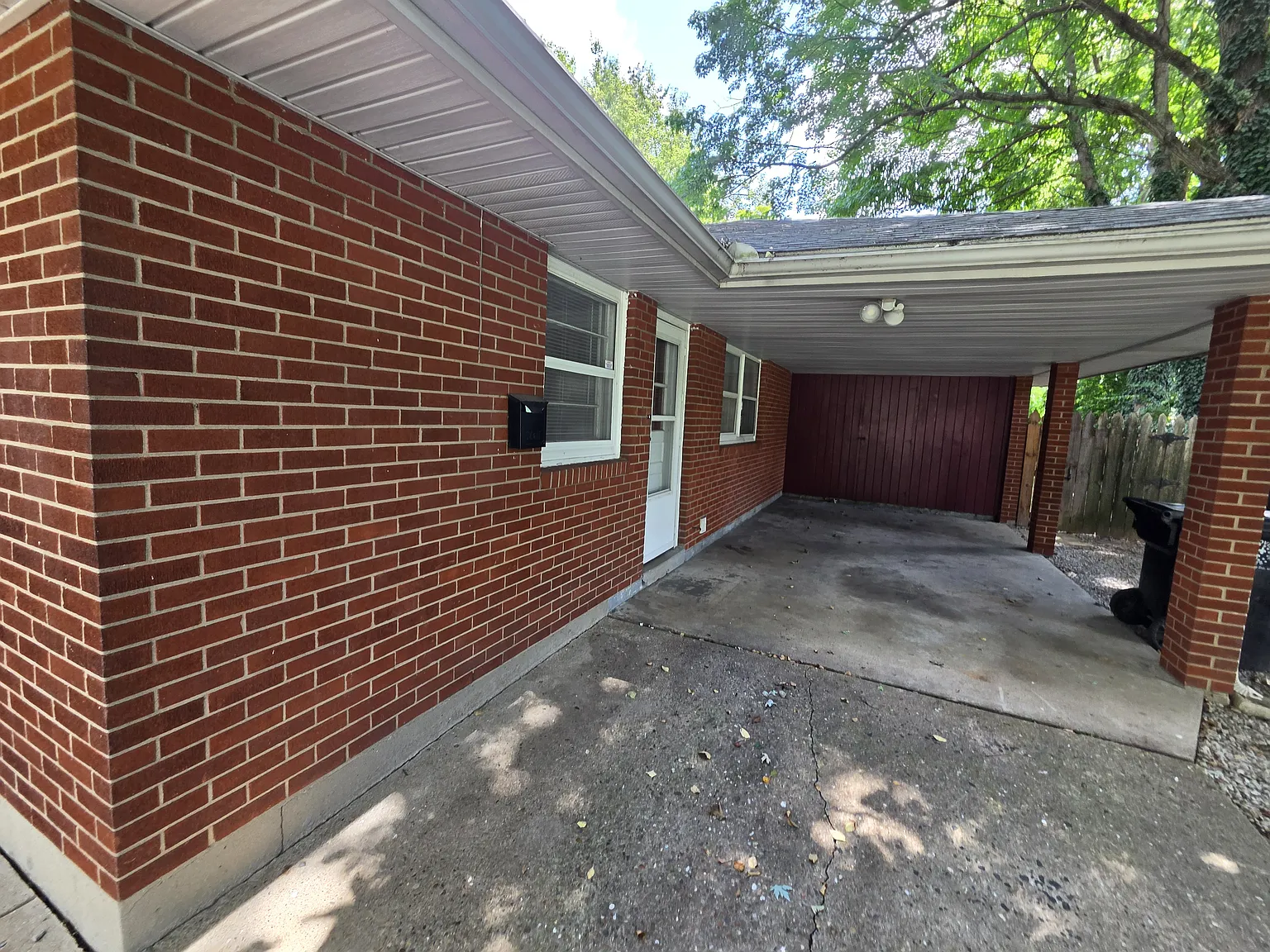 3 bed, 1018 sqft, $1,595 — Photo 2