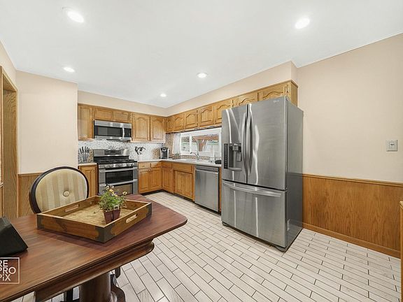 3rd image of 1335 Wicke Ave
