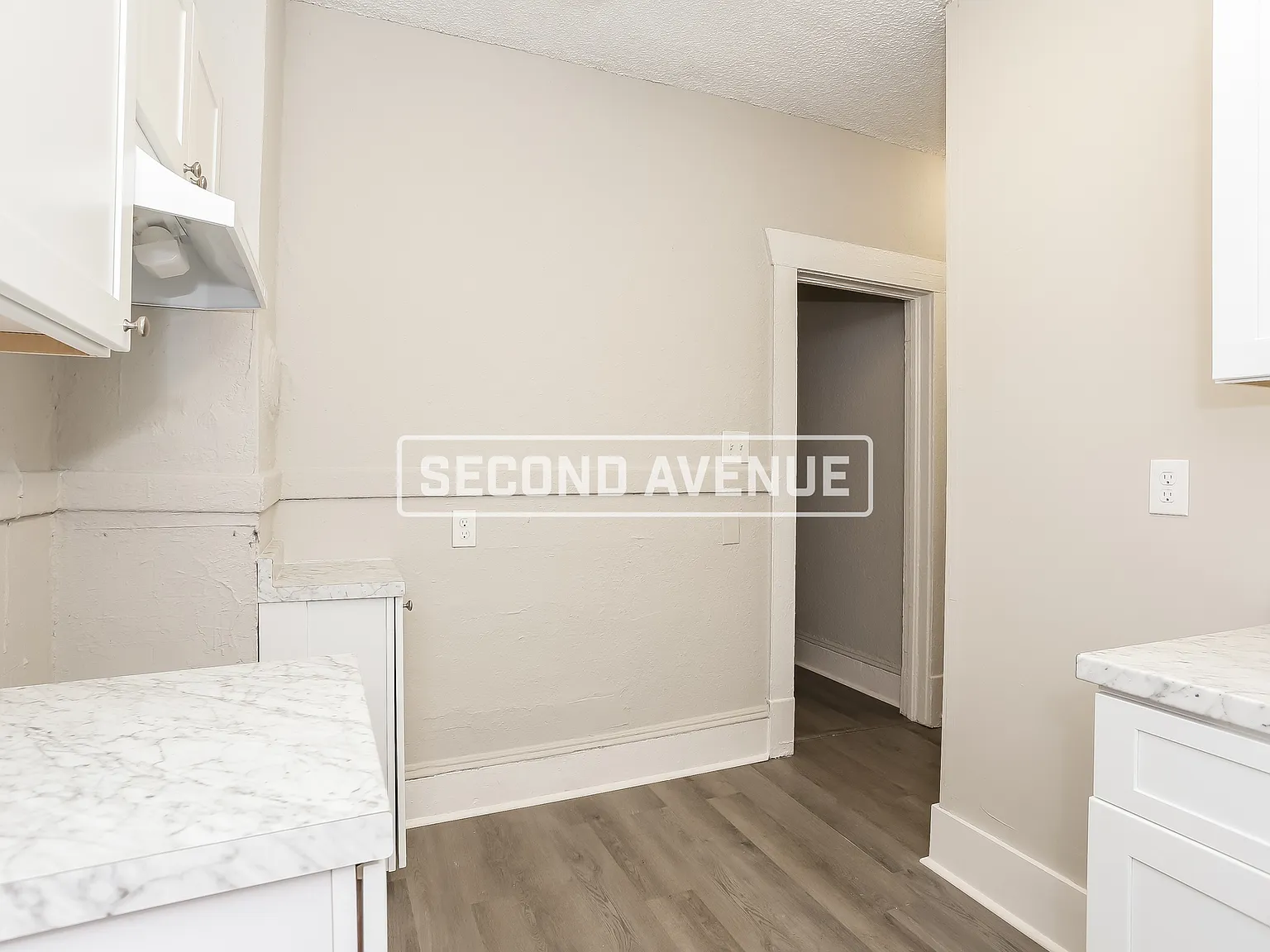 3 bed, 1.0 bath, 1029 sqft, $1,249 — Photo 2