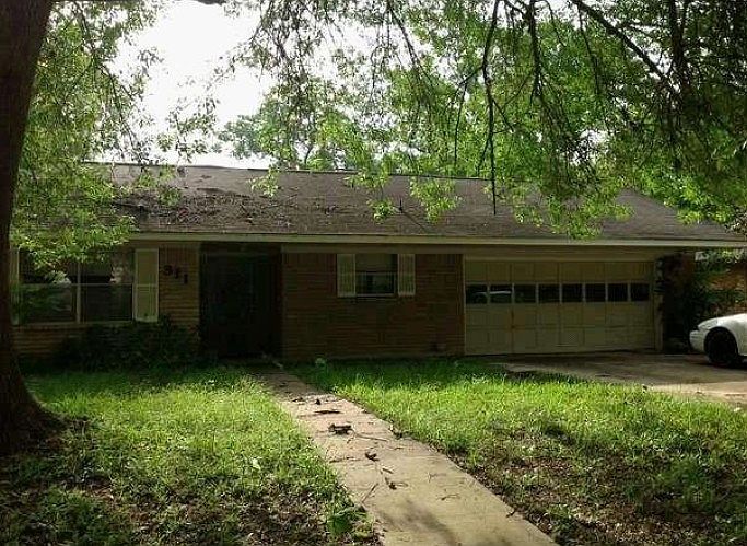 1st image of 311 Oak Dr