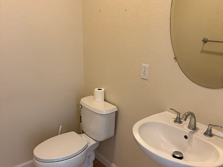 2912 Safford Ave — Photo 9