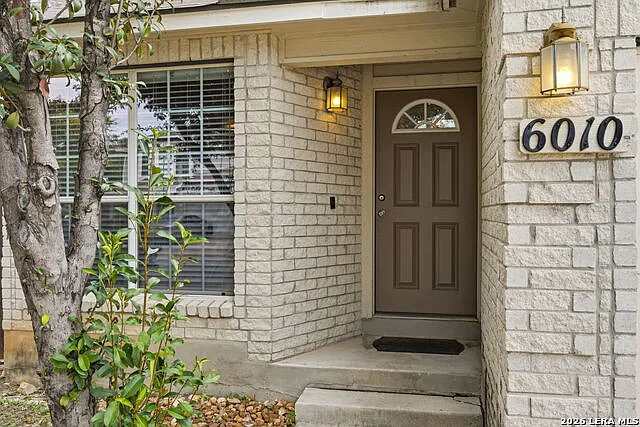 4 bed, 2.5 bath, 2259 sqft, $2,200 — Photo 3
