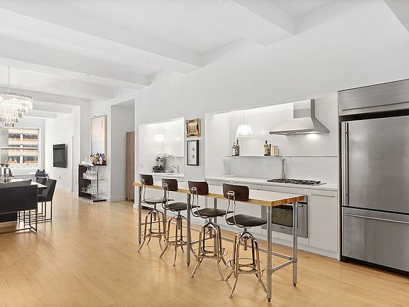 2nd image of 15 Broad St APT 1712
